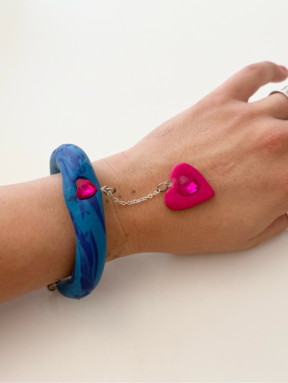 ✦ handmade y2k heart charm bracelet ♡ blue marbled clay ✦